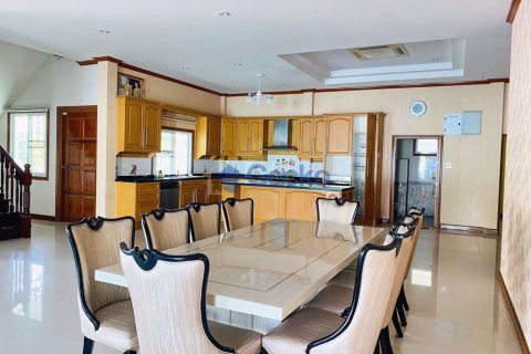 House in Pattaya, Thailand 5 bedrooms № 197281 - photo 7