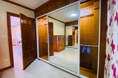 House in Pattaya, Thailand 5 bedrooms № 197281 - photo 20