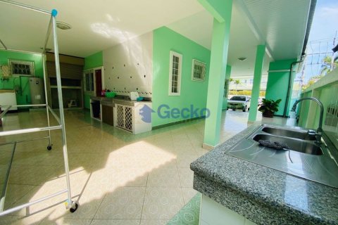 House in Pattaya, Thailand 5 bedrooms № 197281 - photo 27