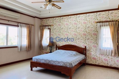 House in Pattaya, Thailand 5 bedrooms № 197281 - photo 17