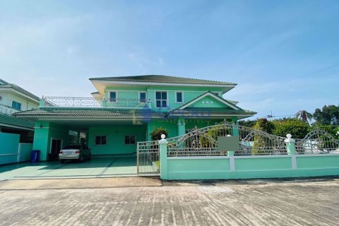House in Pattaya, Thailand 5 bedrooms № 197281 - photo 2