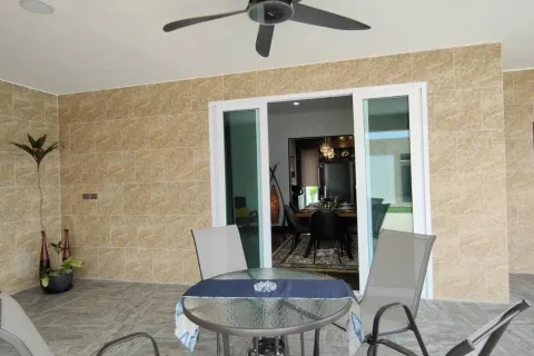 Villa in Pattaya, Thailand 3 bedrooms № 155656 - photo 2