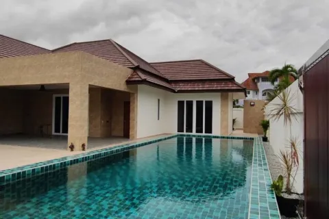 Villa in Pattaya, Thailand 3 bedrooms № 155656 - photo 1
