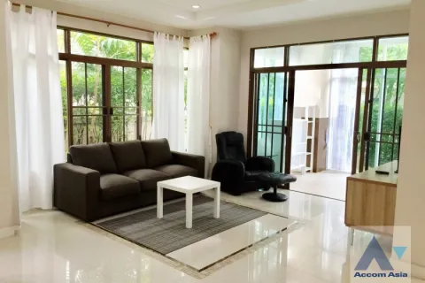 Maison à Bang Kaeo, Thaïlande 4 chambres № 215898