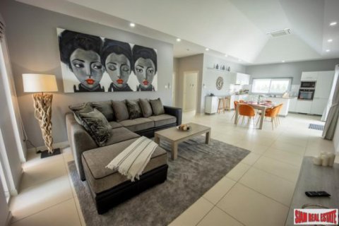 Villa in Hua Hin, Thailand 3 bedrooms № 194307 - photo 5