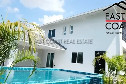 Casa de 4 dormitorios en Pattaya, Tailandia № 213107 - foto 3