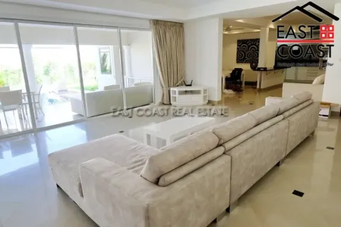 Casa de 3 dormitorios en Jomtien Beach, Pattaya, Tailandia № 213103 - foto 2