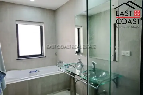 Casa de 3 dormitorios en Jomtien Beach, Pattaya, Tailandia № 213103 - foto 17