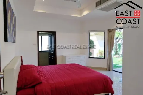 Casa de 3 dormitorios en Jomtien Beach, Pattaya, Tailandia № 213103 - foto 20
