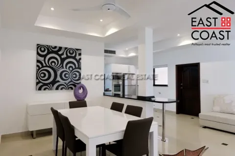Casa de 3 dormitorios en Jomtien Beach, Pattaya, Tailandia № 213103 - foto 14