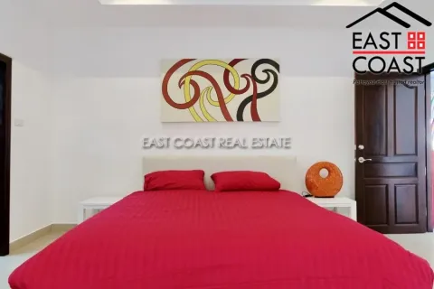 Casa de 3 dormitorios en Jomtien Beach, Pattaya, Tailandia № 213103 - foto 28