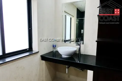 Casa de 3 dormitorios en Jomtien Beach, Pattaya, Tailandia № 213103 - foto 30