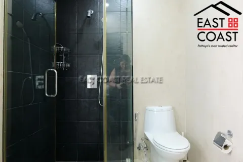 Casa de 3 dormitorios en Jomtien Beach, Pattaya, Tailandia № 213103 - foto 25