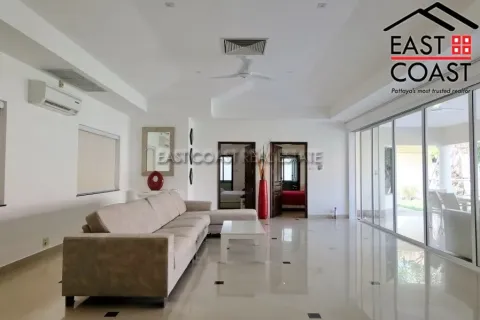 Casa de 3 dormitorios en Jomtien Beach, Pattaya, Tailandia № 213103 - foto 19
