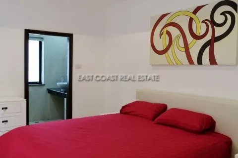 Casa de 3 dormitorios en Jomtien Beach, Pattaya, Tailandia № 213103 - foto 27