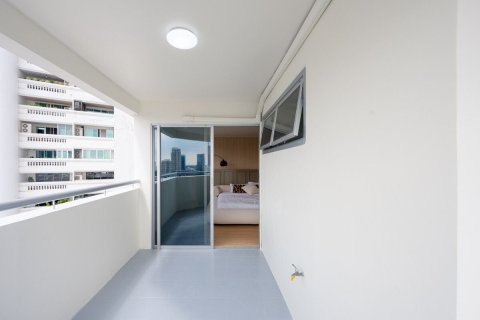 Condo in Khlong Toei, Bangkok, Thailand, 2 bedrooms  № 158174 - photo 16