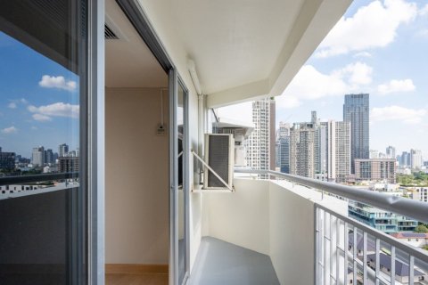 Condo in Khlong Toei, Bangkok, Thailand, 2 bedrooms  № 158174 - photo 28