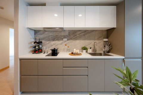 Condo in Khlong Toei, Bangkok, Thailand, 2 bedrooms  № 158174 - photo 8