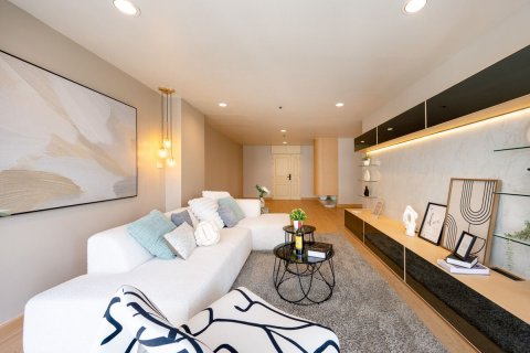 Condo in Khlong Toei, Bangkok, Thailand, 2 bedrooms  № 158174 - photo 24