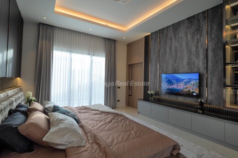 House in Pattaya, Thailand 6 bedrooms № 71783 - photo 16