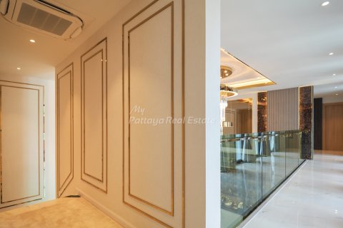 House in Pattaya, Thailand 6 bedrooms № 71783 - photo 11