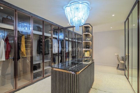 House in Pattaya, Thailand 6 bedrooms № 71783 - photo 17