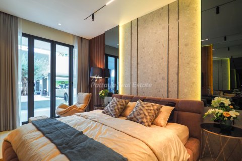 House in Pattaya, Thailand 6 bedrooms № 71783 - photo 9