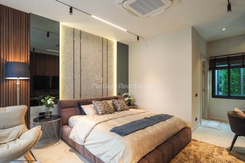 House in Pattaya, Thailand 6 bedrooms № 71783 - photo 8