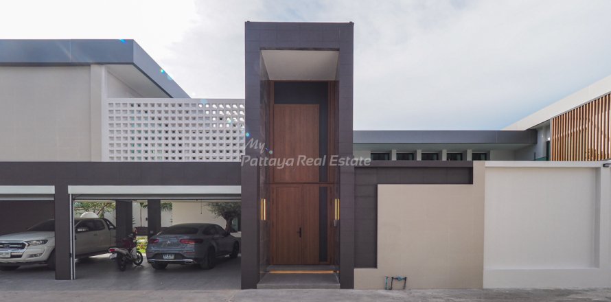 House in Pattaya, Thailand 6 bedrooms № 71783