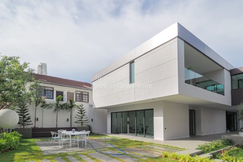 House in Pattaya, Thailand 6 bedrooms № 71783 - photo 2