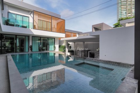 House in Pattaya, Thailand 6 bedrooms № 71783 - photo 6