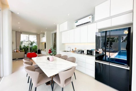 Villa in Pran Buri, Thailand 4 bedrooms № 163997 - photo 7