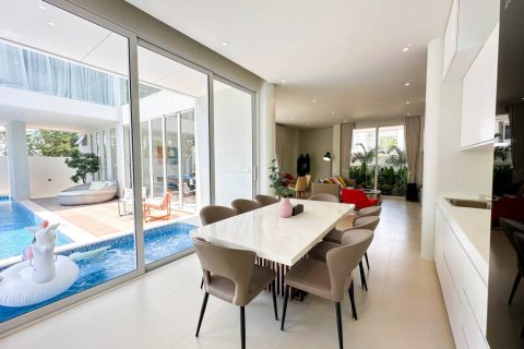 Villa in Pran Buri, Thailand 4 bedrooms № 163997 - photo 9