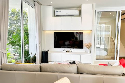 Villa in Pran Buri, Thailand 4 bedrooms № 163997 - photo 5