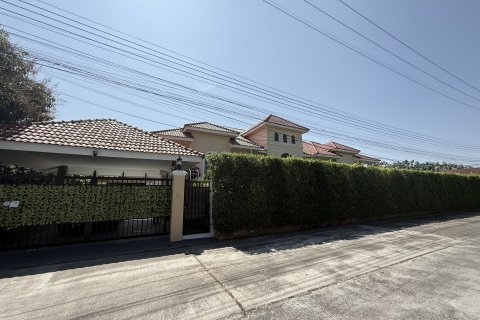 House in Hang Dong, Thailand 6 bedrooms № 138990 - photo 2
