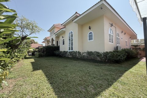 House in Hang Dong, Thailand 6 bedrooms № 138990 - photo 4