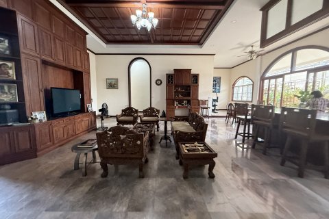 House in Hang Dong, Thailand 6 bedrooms № 138990 - photo 6