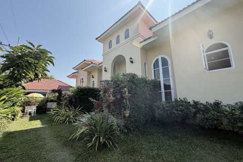 House in Hang Dong, Thailand 6 bedrooms № 138990 - photo 3