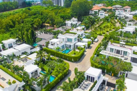 Villa in Pattaya, Thailand 4 bedrooms № 156528 - photo 16