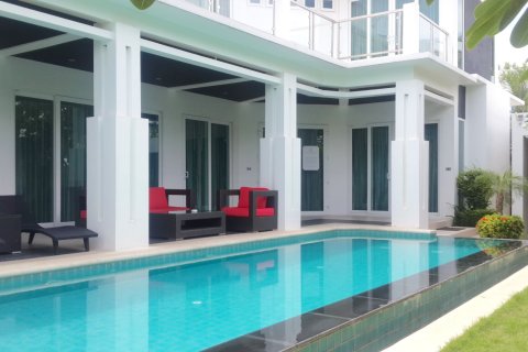 Villa in Pattaya, Thailand 4 bedrooms № 156528 - photo 3