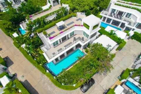 Villa in Pattaya, Thailand 4 bedrooms № 156528 - photo 15