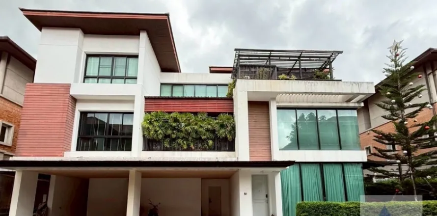 Haus in Bang Kapi, Bangkok, Thailand 4 Schlafzimmer № 216200