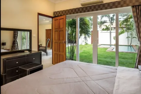 Villa in Pattaya, Thailand 2 bedrooms № 163008 - photo 2