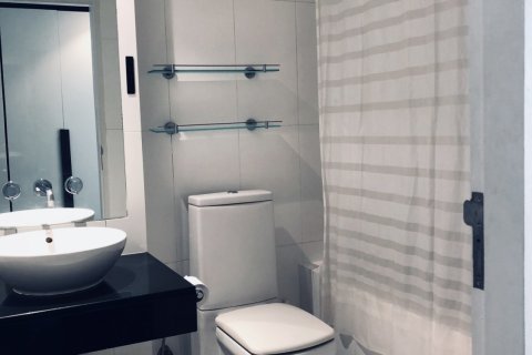 Кондоминиум с 2 спальнями в Бангкоке, Таиланд № 143198 - фото 11