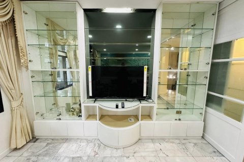 Таунхаус в Бангкоке, Таиланд с 3 спальнями  № 143199 - фото 7