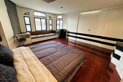 Таунхаус в Бангкоке, Таиланд с 3 спальнями  № 143199 - фото 10