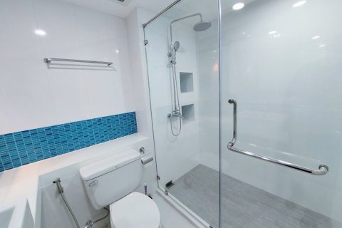 Condo à Bangkok, Thaïlande, 3 chambres  № 143196 - photo 24