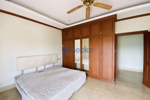 House in Pattaya, Thailand 5 bedrooms № 196851 - photo 22