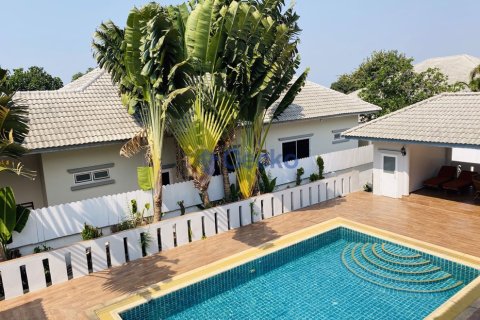 House in Pattaya, Thailand 5 bedrooms № 196851 - photo 27