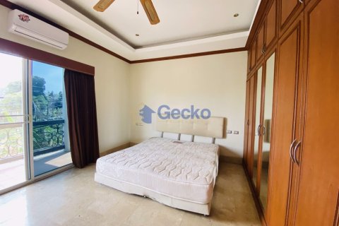 House in Pattaya, Thailand 5 bedrooms № 196851 - photo 21